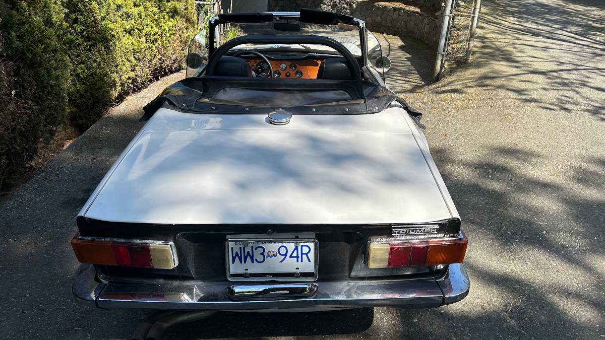 Triumph-Tr6-1969-white-9