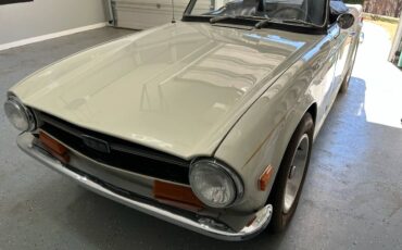 Triumph-Tr6-1972-white-1