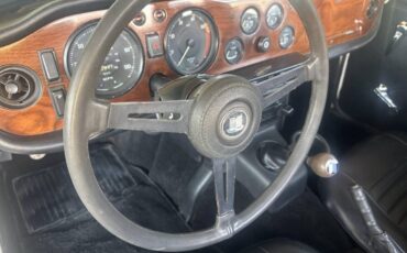 Triumph-Tr6-1972-white-11