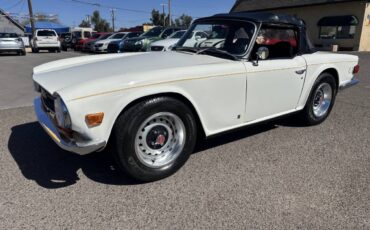 Triumph-Tr6-1972-white-12