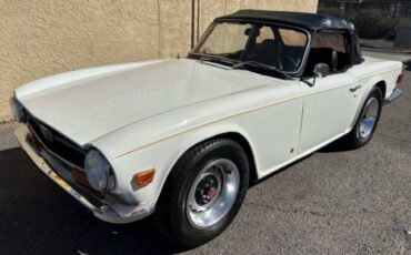 Triumph-Tr6-1972-white-13