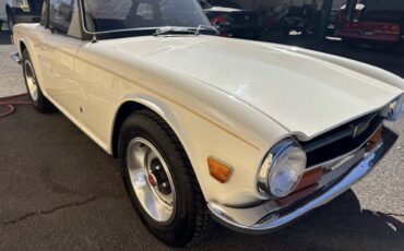 Triumph-Tr6-1972-white-14