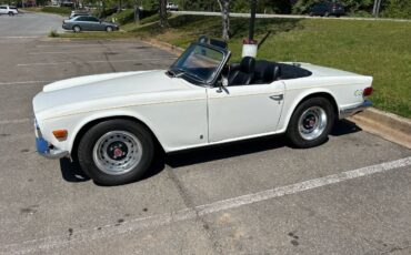 Triumph-Tr6-1972-white-16