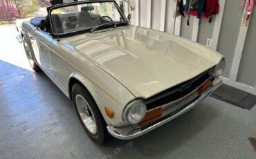 Triumph-Tr6-1972-white-2