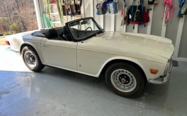 Triumph-Tr6-1972-white-3