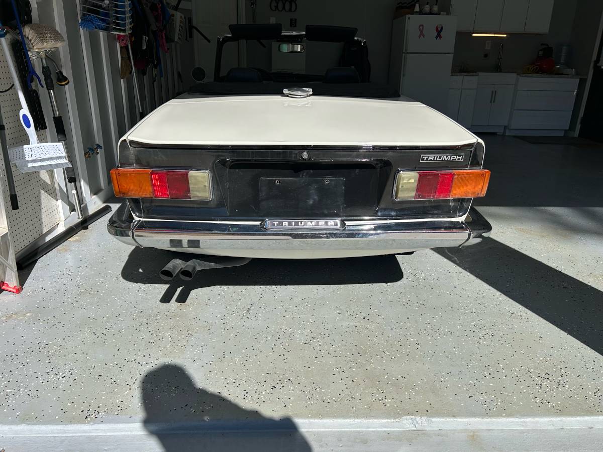 Triumph-Tr6-1972-white