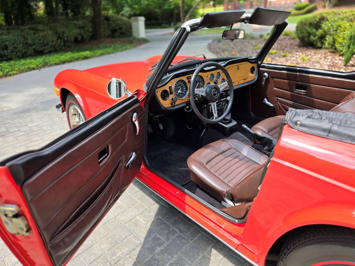 Triumph-Tr6-1974-16