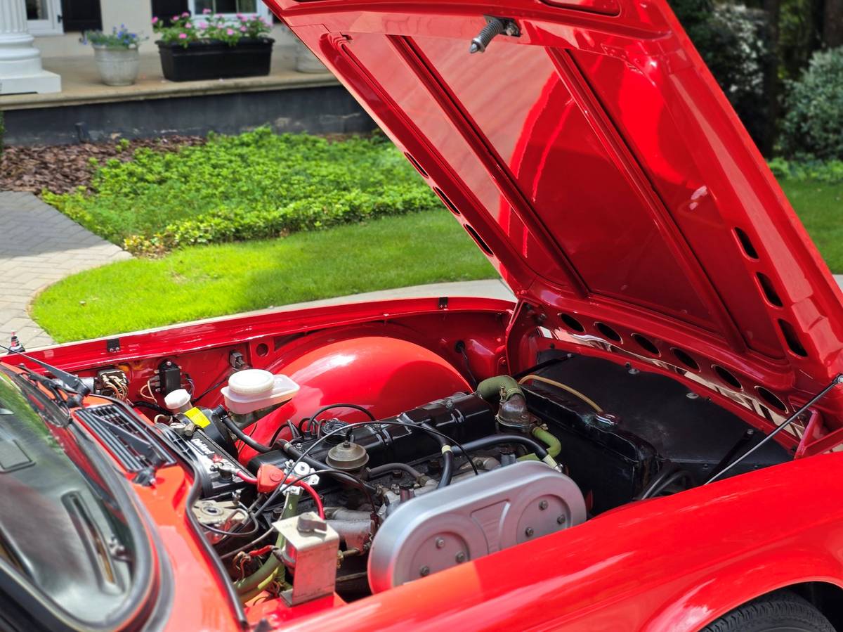 Triumph-Tr6-1974-19