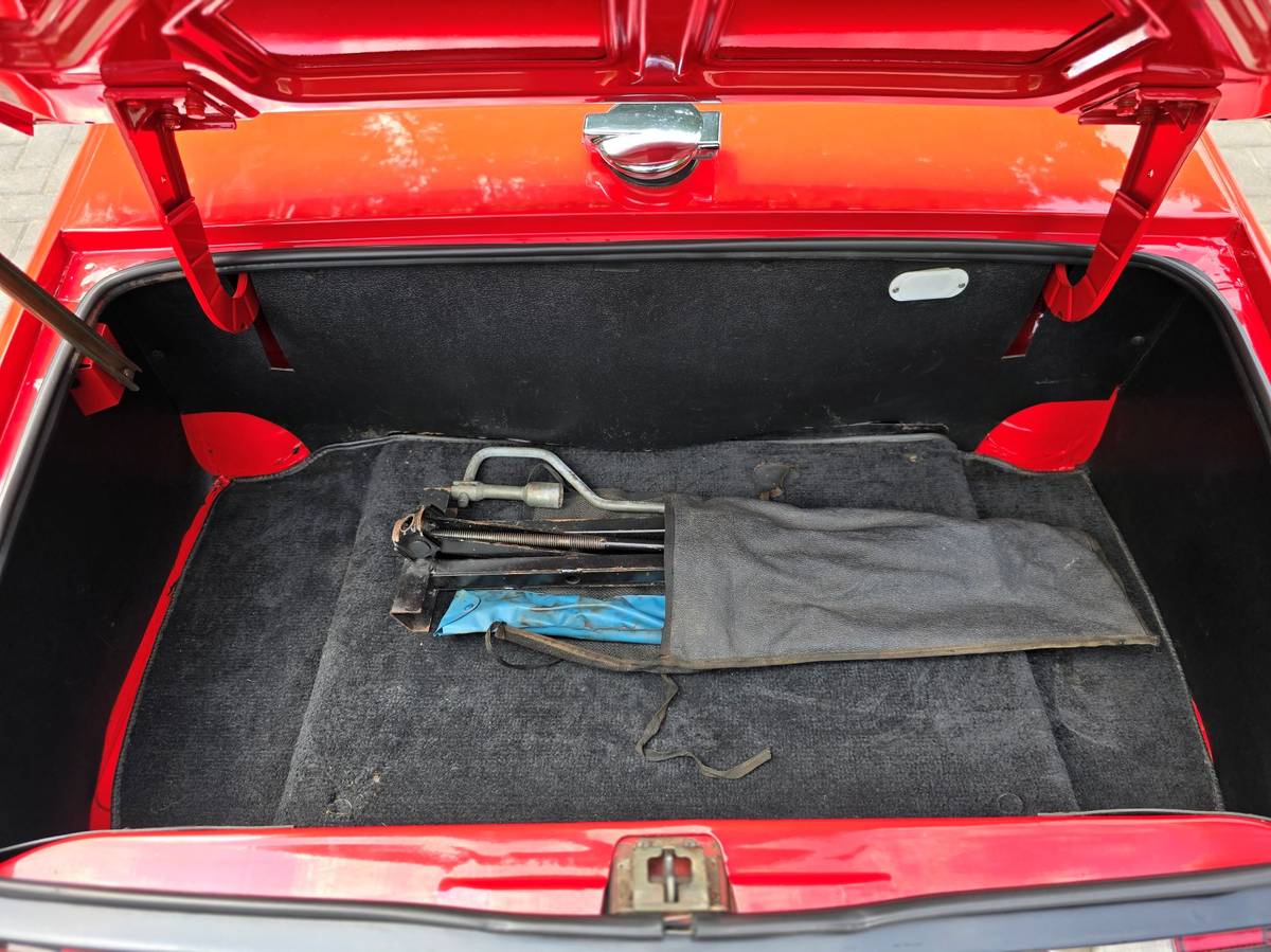 Triumph-Tr6-1974-8