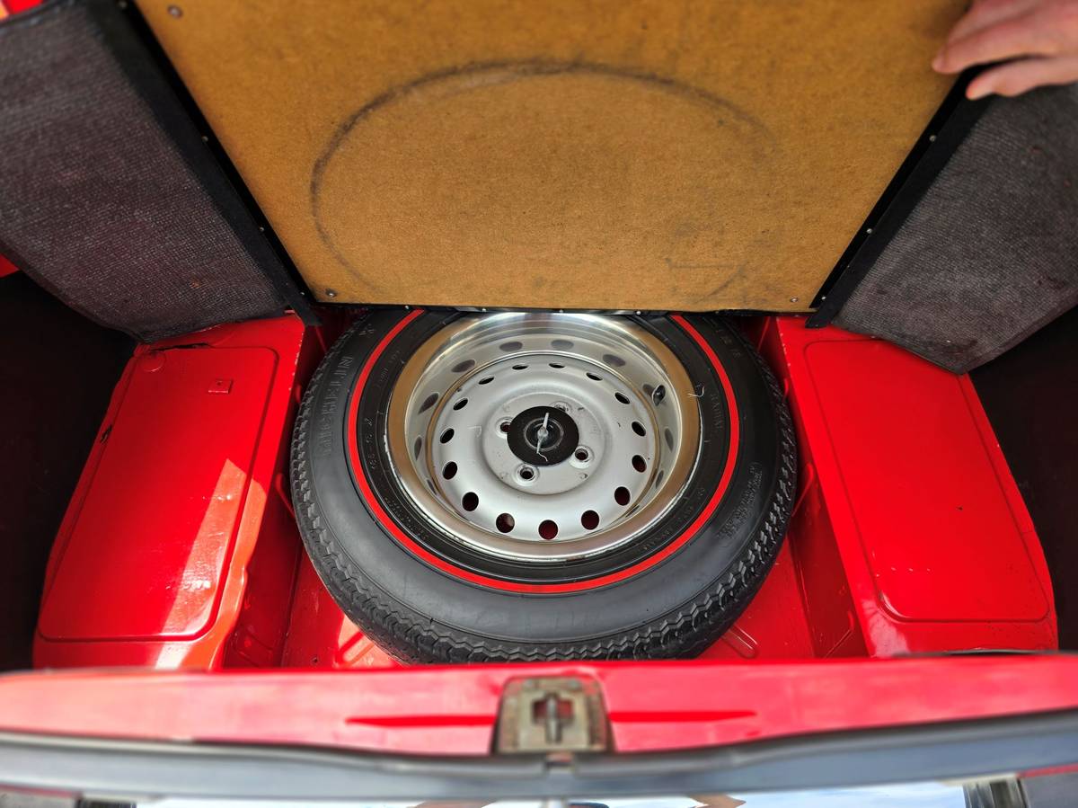 Triumph-Tr6-1974-9