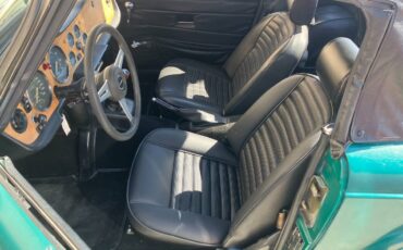 Triumph-Tr6-1974-green-2