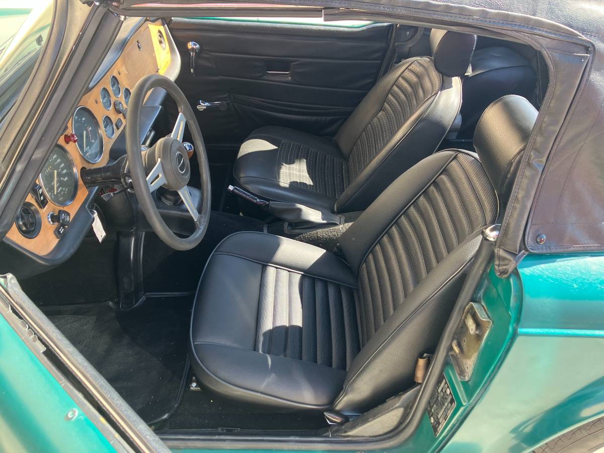 Triumph-Tr6-1974-green-2