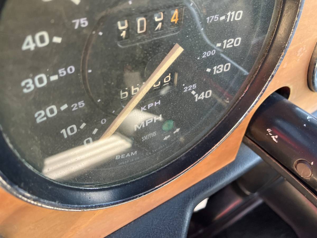 Triumph-Tr6-1974-green-3
