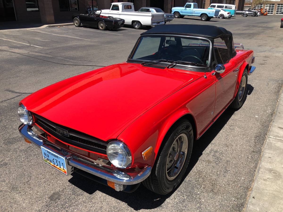 Triumph-Tr6-1975-red-1