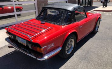 Triumph-Tr6-1975-red-10