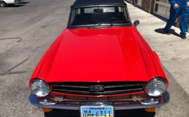 Triumph-Tr6-1975-red-11