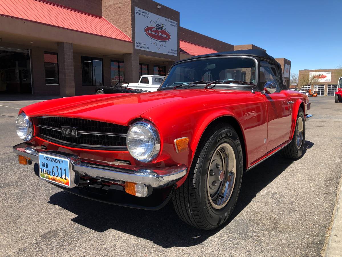 Triumph-Tr6-1975-red-12