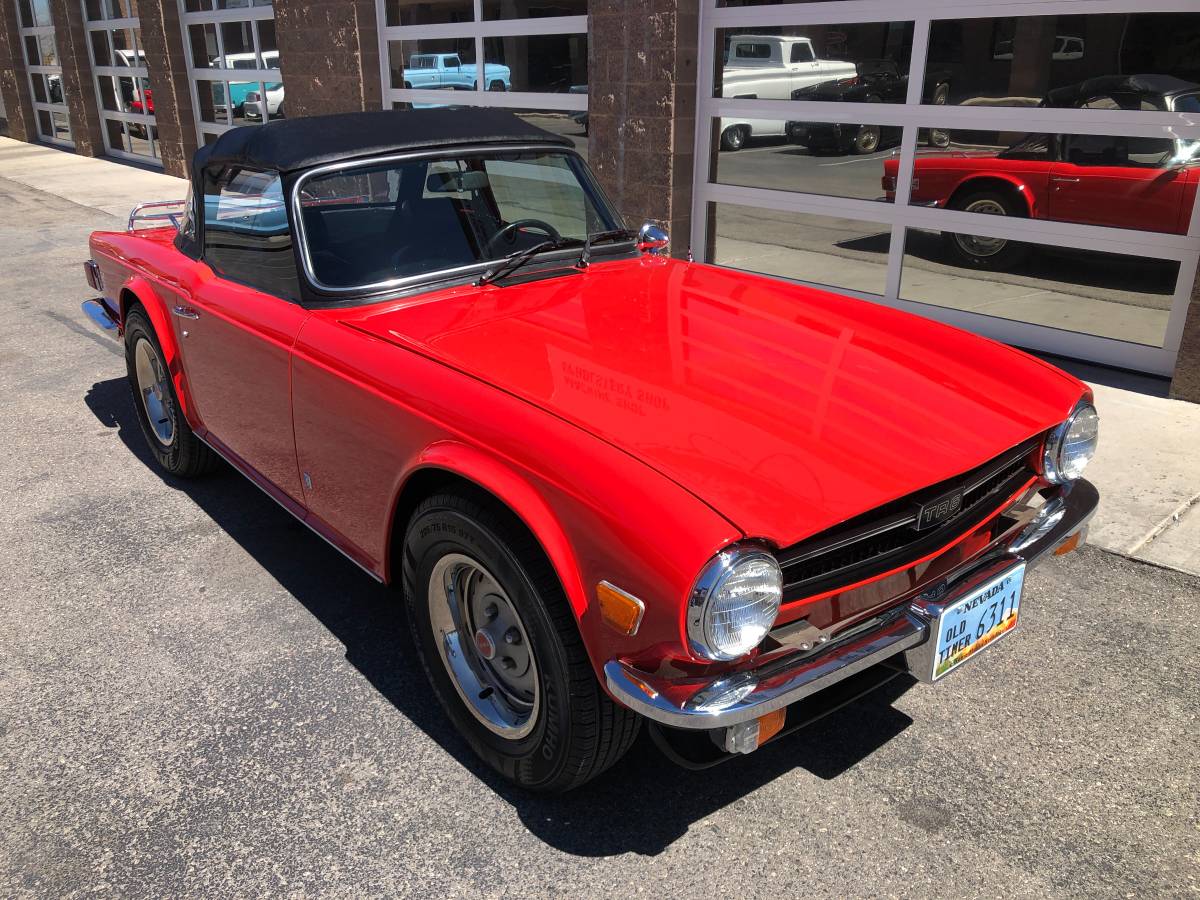 Triumph-Tr6-1975-red-19