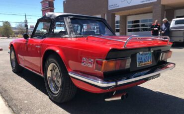 Triumph-Tr6-1975-red-2