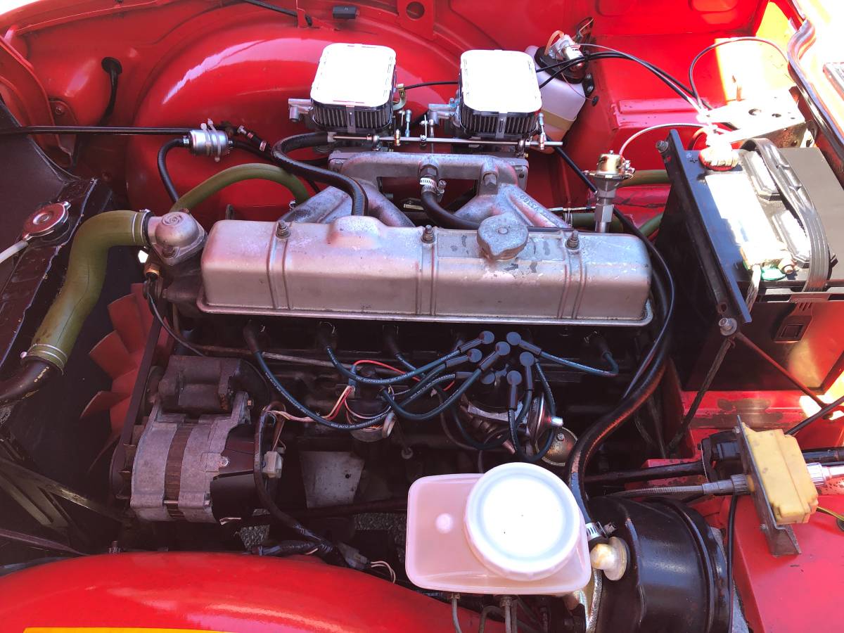 Triumph-Tr6-1975-red-20