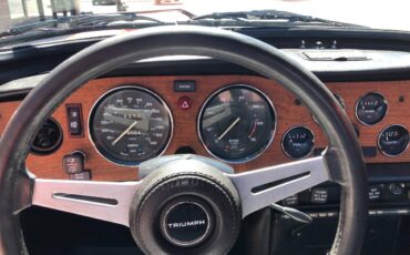 Triumph-Tr6-1975-red-5