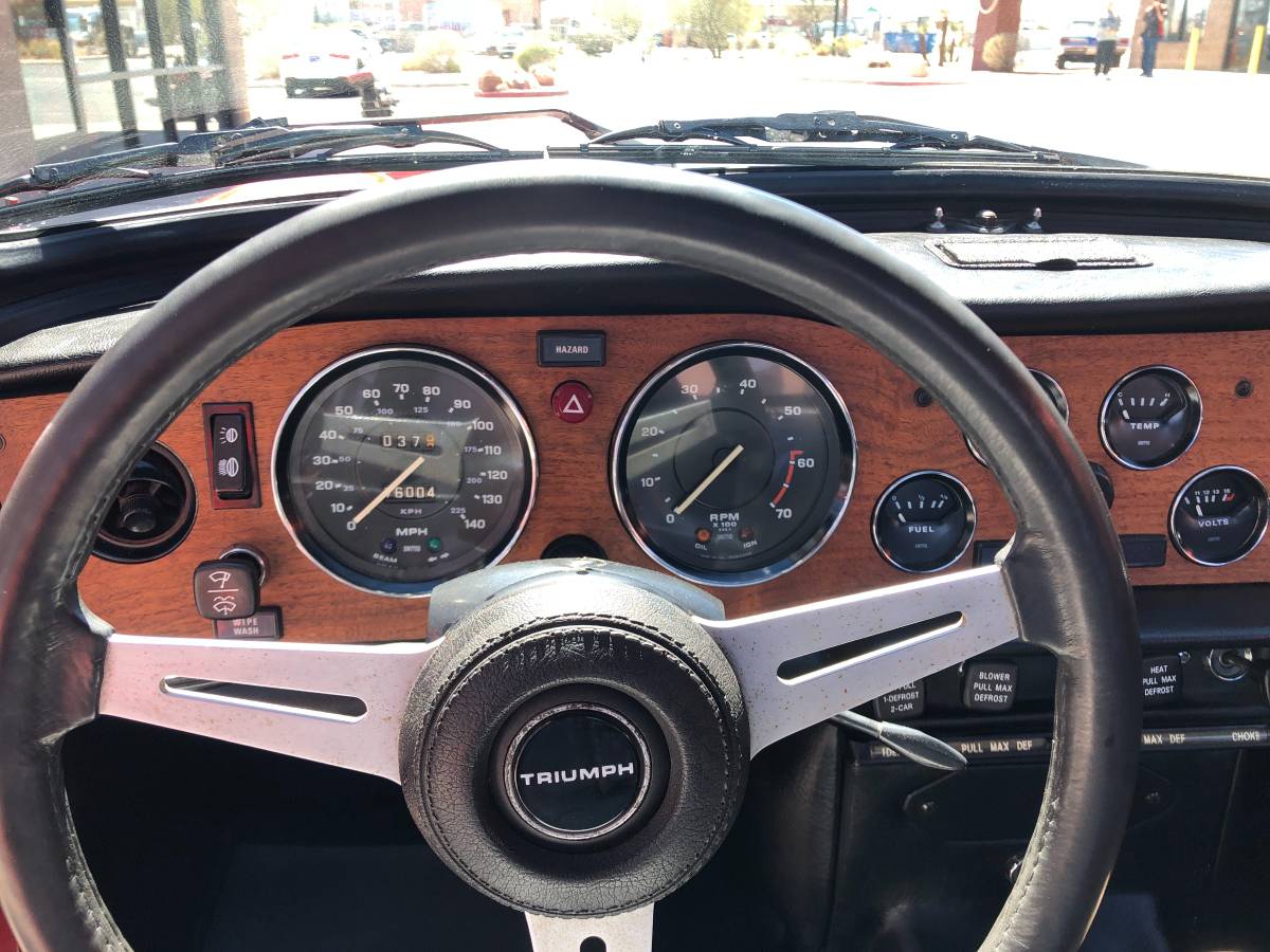 Triumph-Tr6-1975-red-5