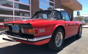 Triumph-Tr6-1975-red-9