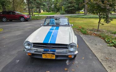 Triumph-Tr6-1975-white-1