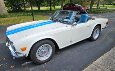 Triumph-Tr6-1975-white-2