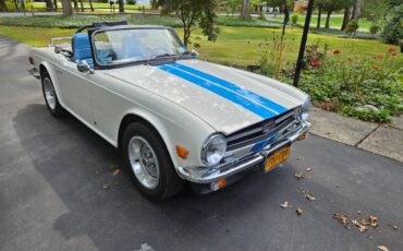 Triumph-Tr6-1975-white-5