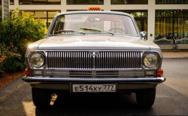 Volga-GAZ-M24-1976-Sedan-1