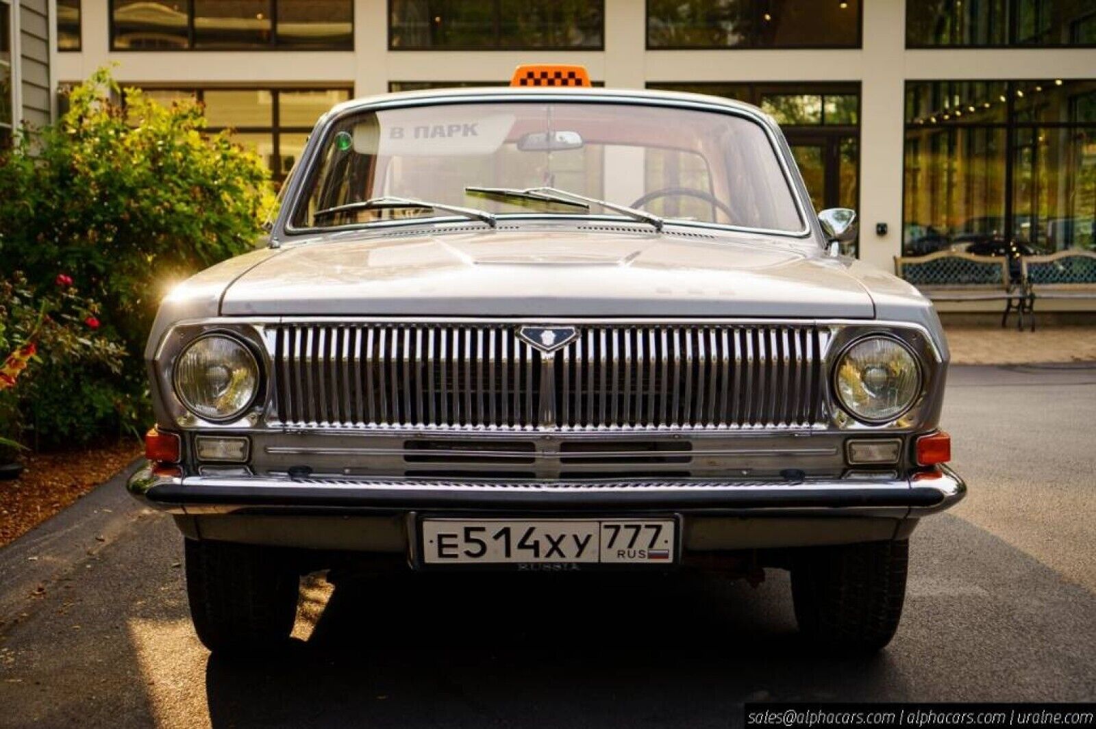 Volga-GAZ-M24-1976-Sedan-1