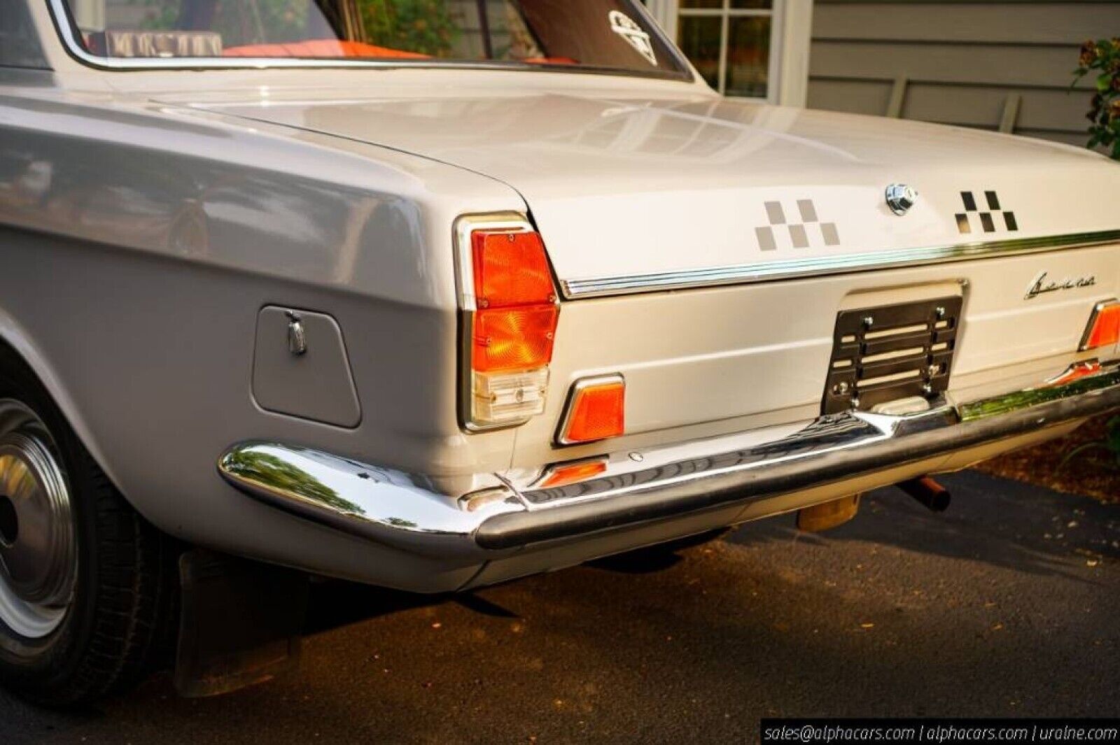 Volga-GAZ-M24-1976-Sedan-10