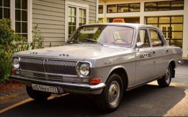Volga-GAZ-M24-1976-Sedan-2