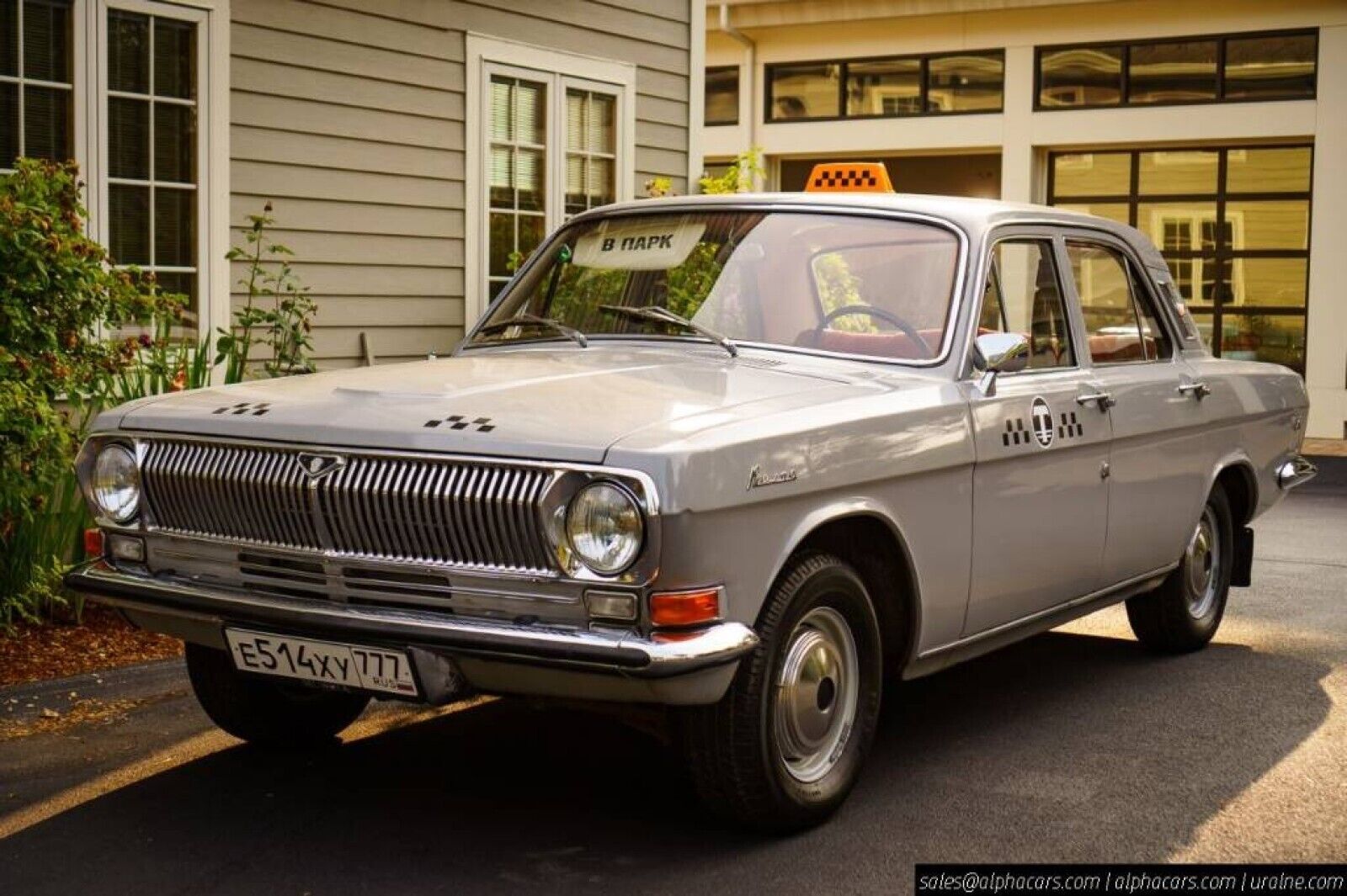 Volga-GAZ-M24-1976-Sedan-2