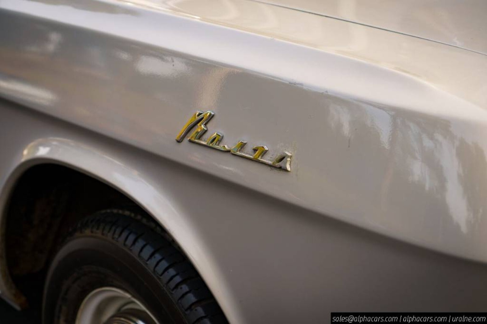 Volga-GAZ-M24-1976-Sedan-20