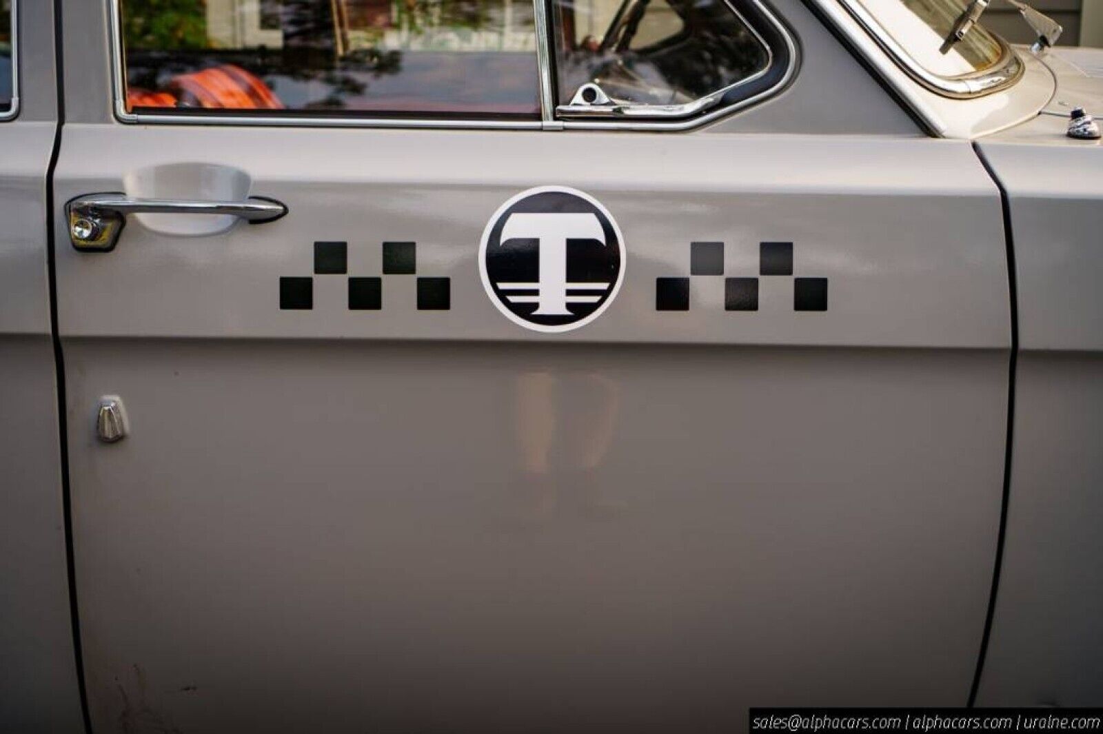 Volga-GAZ-M24-1976-Sedan-22