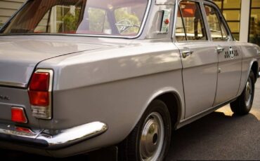 Volga-GAZ-M24-1976-Sedan-23