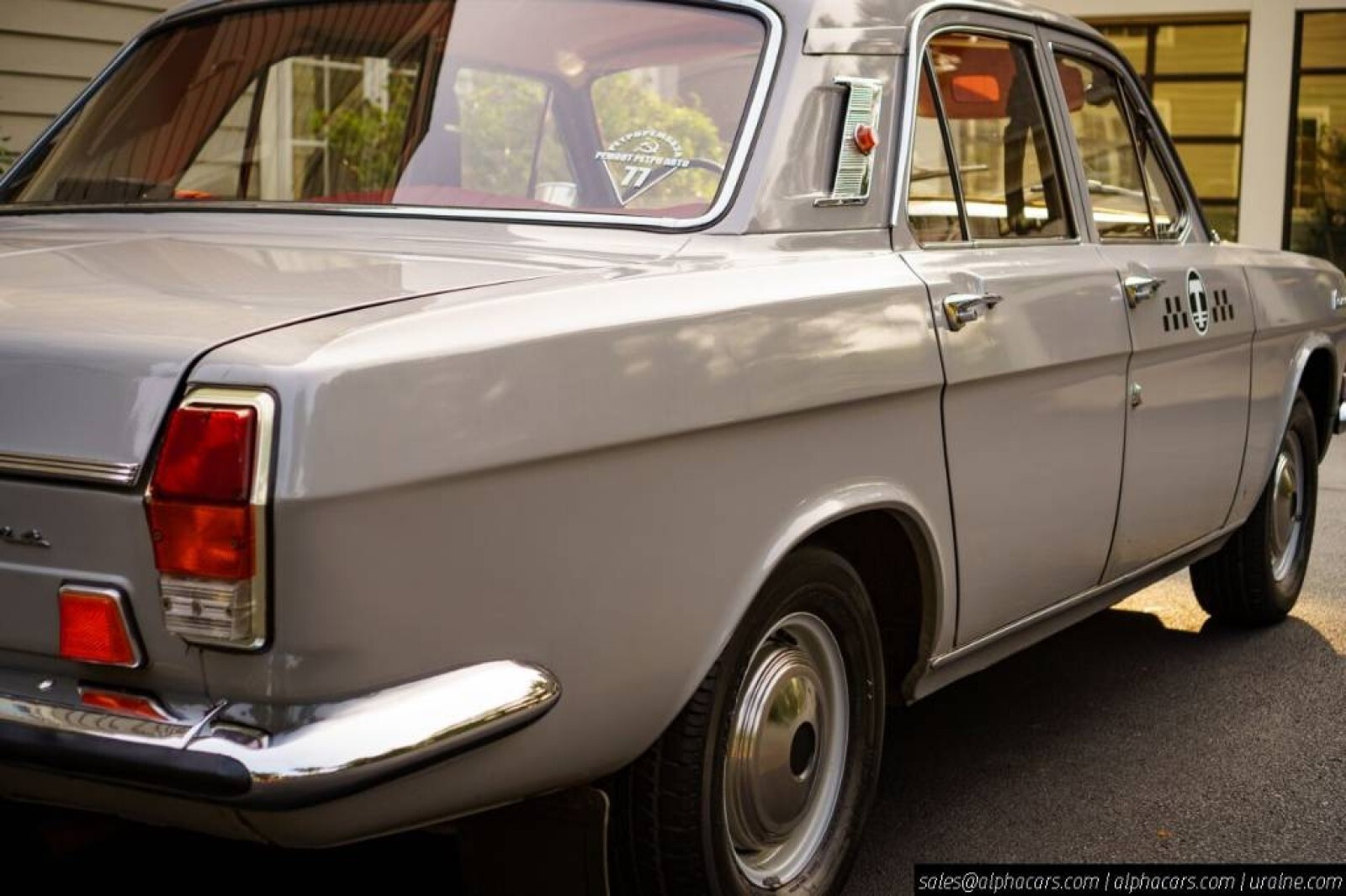 Volga-GAZ-M24-1976-Sedan-23