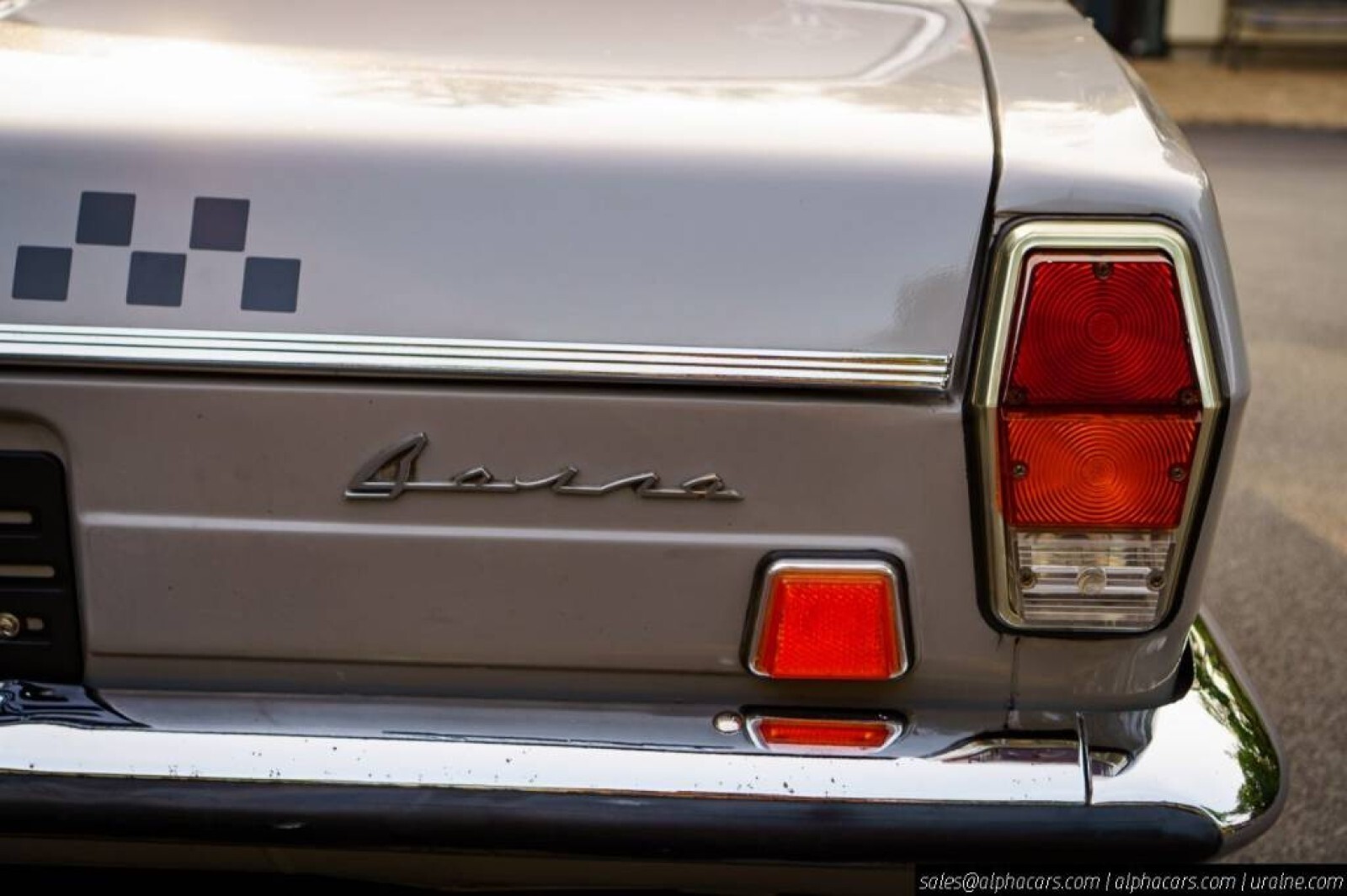 Volga-GAZ-M24-1976-Sedan-24