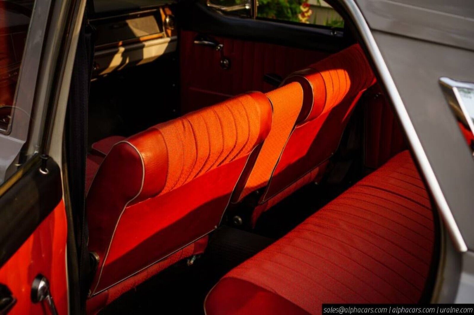 Volga-GAZ-M24-1976-Sedan-31