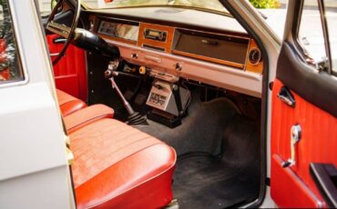Volga-GAZ-M24-1976-Sedan-37