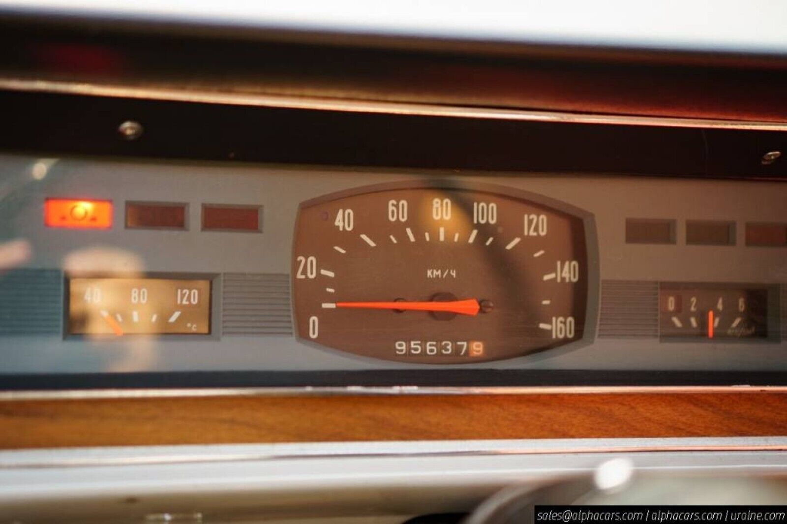 Volga-GAZ-M24-1976-Sedan-39