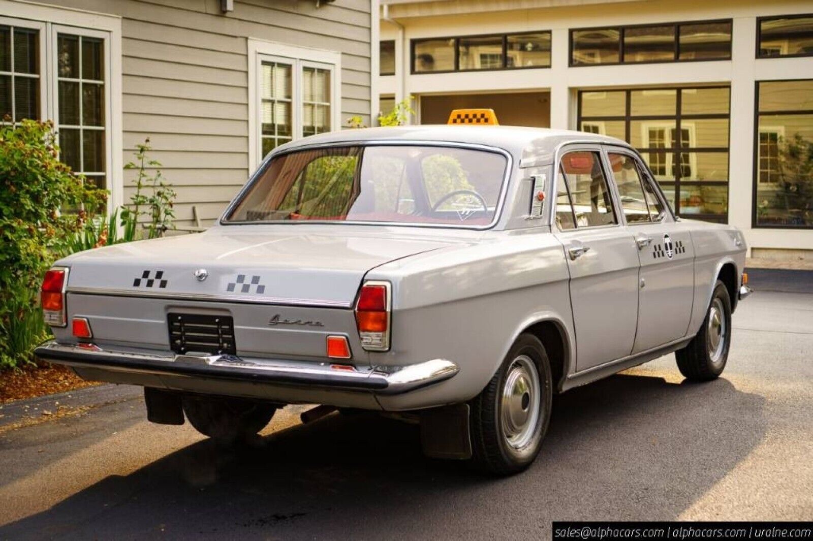 Volga-GAZ-M24-1976-Sedan-7