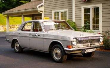 Volga-GAZ-M24-1976-Sedan-9