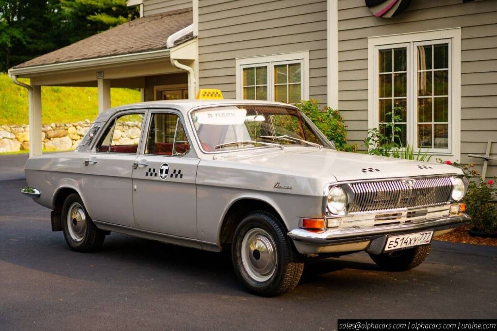 Volga-GAZ-M24-1976-Sedan-9