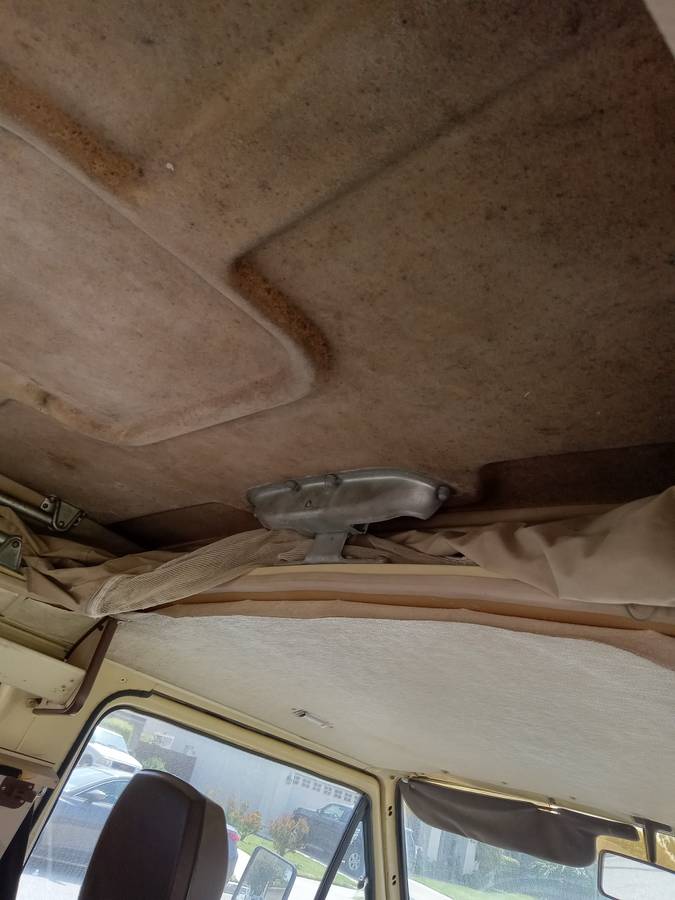 Volkswagen-81-vw-vanagon-westfalia-campert-1980-yellow-1