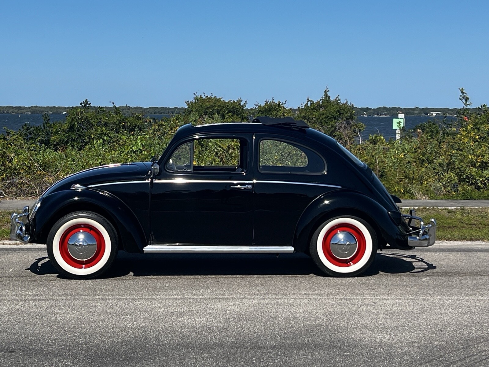 Volkswagen-Beetle-1960-Convertible-2