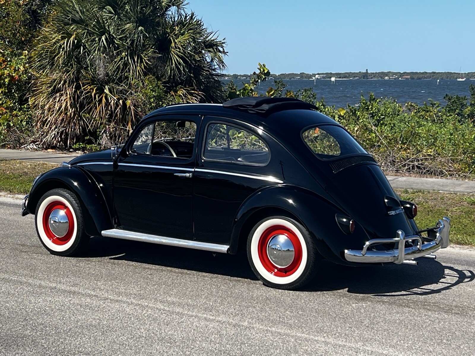 Volkswagen-Beetle-1960-Convertible-3