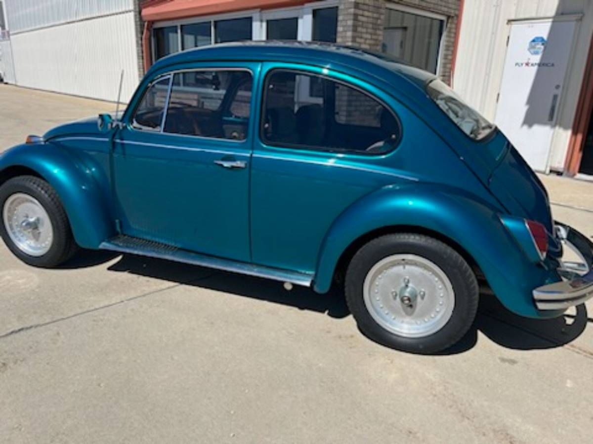 Volkswagen-Beetle-1969-blue